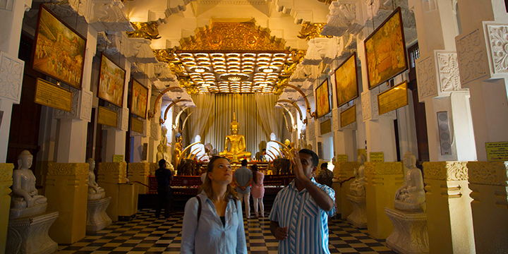 Temple of the Tooth, Kandy