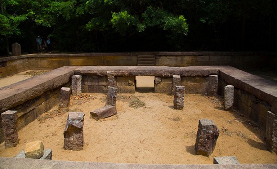 Ritigala forest monastery with a local guide - Anuradhapura -  Sri Lanka In Style