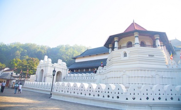 Kandy’s Temple of the Tooth - The Kings Pavilion - Sri Lanka In Style